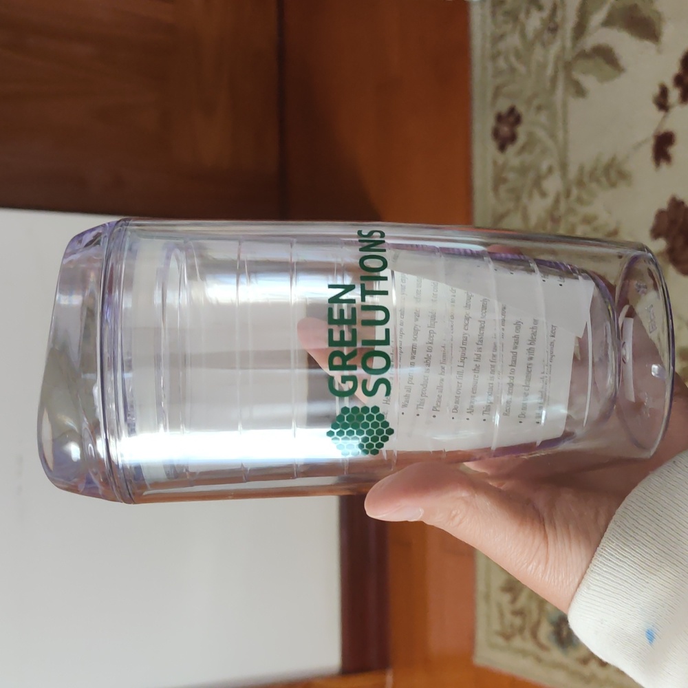 Plastic clear tumbler with straw